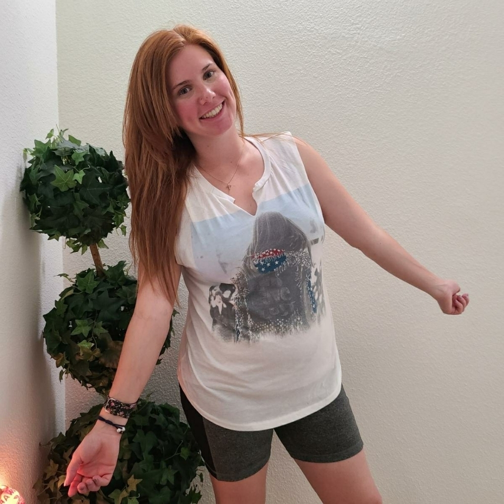 Vintage Style Sleeveless Graphic Tank - Picture 3 of 16